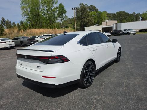 Used 2025 Honda Accord Sport image 3