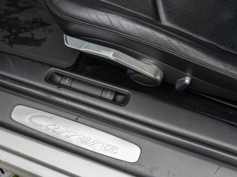 Used 2005 Porsche 911 Carrera image 16