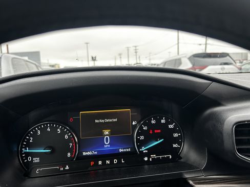 Used 2023 Ford Explorer Limited w/ Limited Technology Package image 17