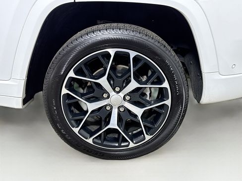 Used 2023 Jeep Grand Cherokee Summit AWD/4WD image 31