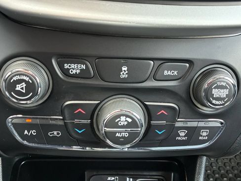 Used 2014 Jeep Cherokee Trailhawk w/ Comfort/Convenience Group AWD/4WD image 7