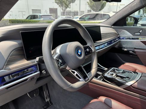 Certified 2023 BMW i7 xDrive60 AWD/4WD image 17