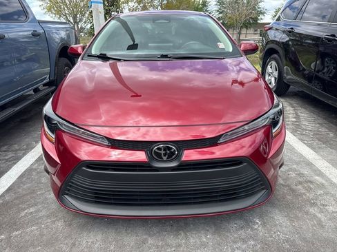 Used 2025 Toyota Corolla LE image 2