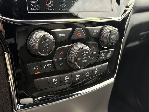 Used 2021 Jeep Grand Cherokee Laredo X AWD/4WD image 37