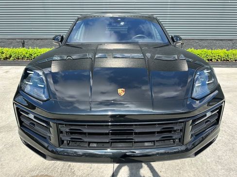 Used 2024 Porsche Cayenne image 8