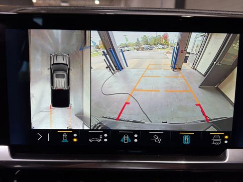 Used 2023 Chevrolet Silverado 1500 High Country w/ High Country Premium Package image 31