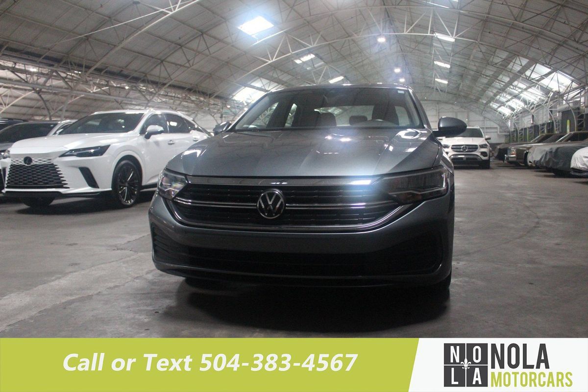Used 2024 Volkswagen Jetta SE FWD image 4