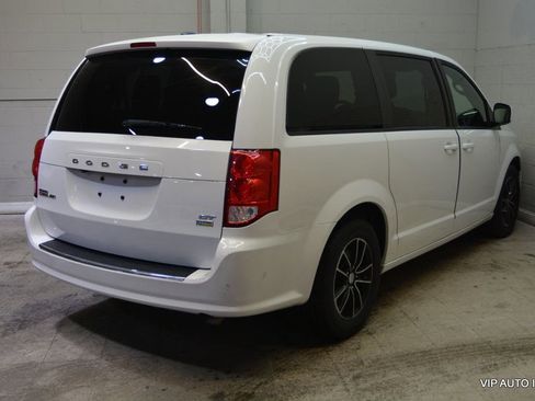 Used 2019 Dodge Grand Caravan GT image 4