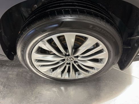 Used 2021 Toyota Highlander Platinum image 12