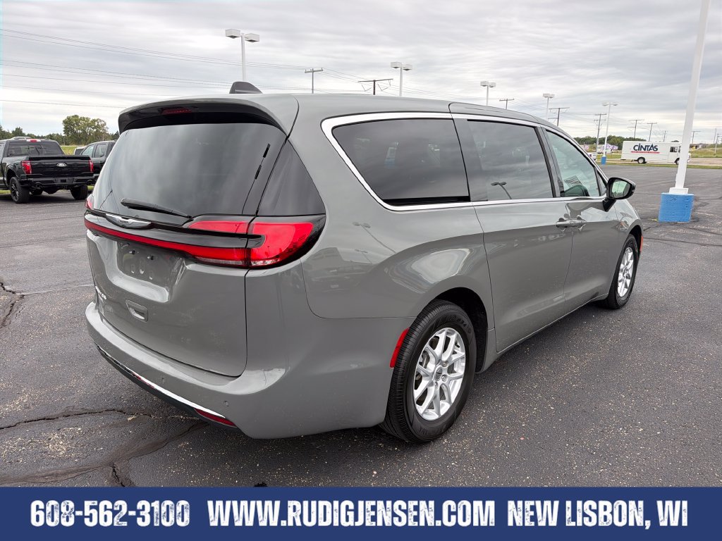 Used 2025 Chrysler Pacifica Select FWD image 5