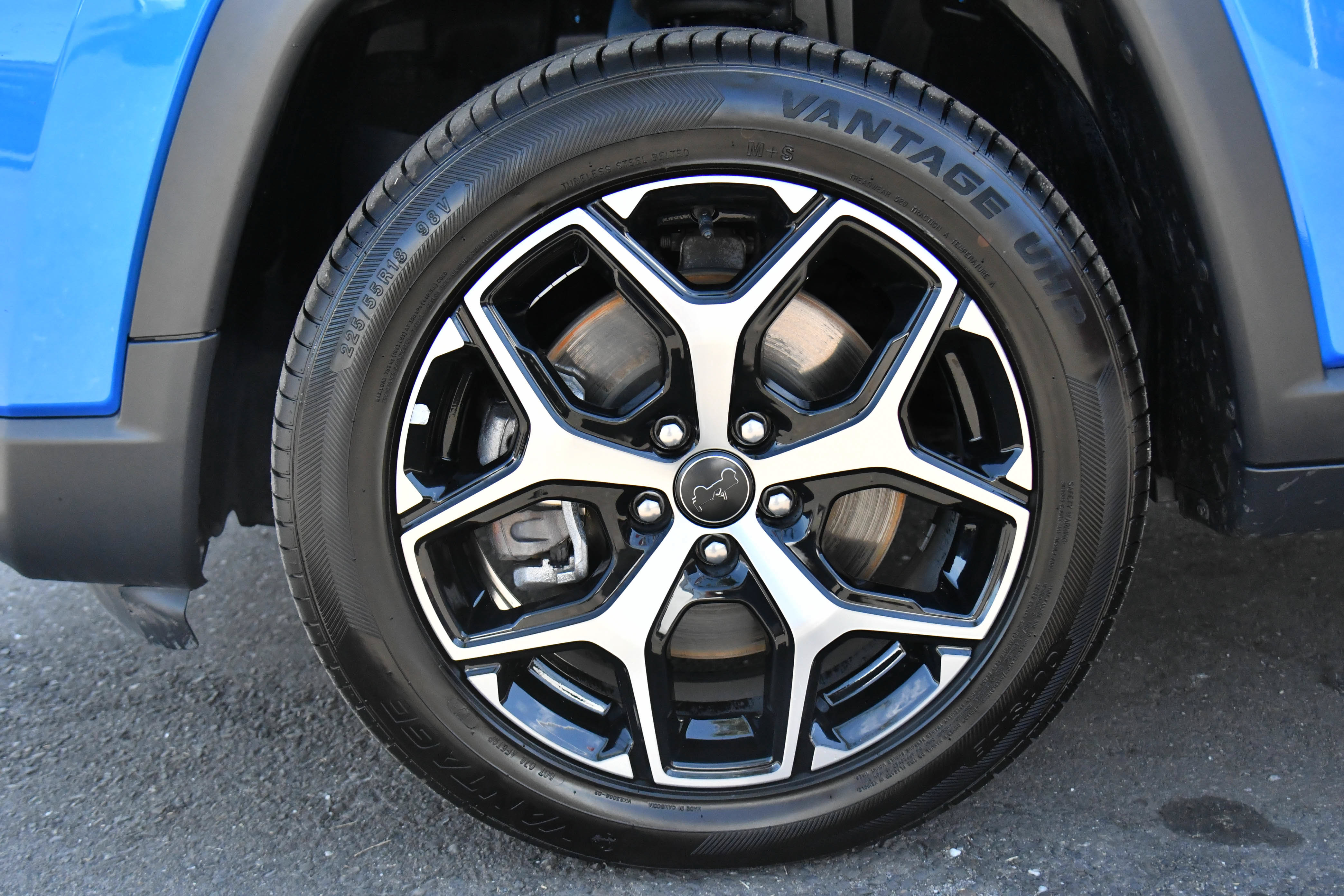 Used 2025 Jeep Compass Limited AWD/4WD image 12