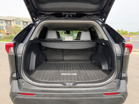 Used 2022 Toyota RAV4 XLE Premium image 24