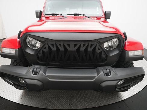 Used 2021 Jeep Gladiator Willys image 20
