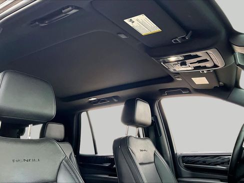 Used 2023 GMC Yukon Denali RWD image 14