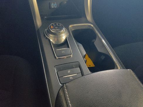 Used 2020 Ford Fusion SE FWD image 26