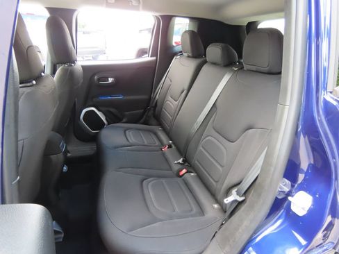 Used 2018 Jeep Renegade Latitude w/ UConnect 8.4 Nav Group FWD image 25