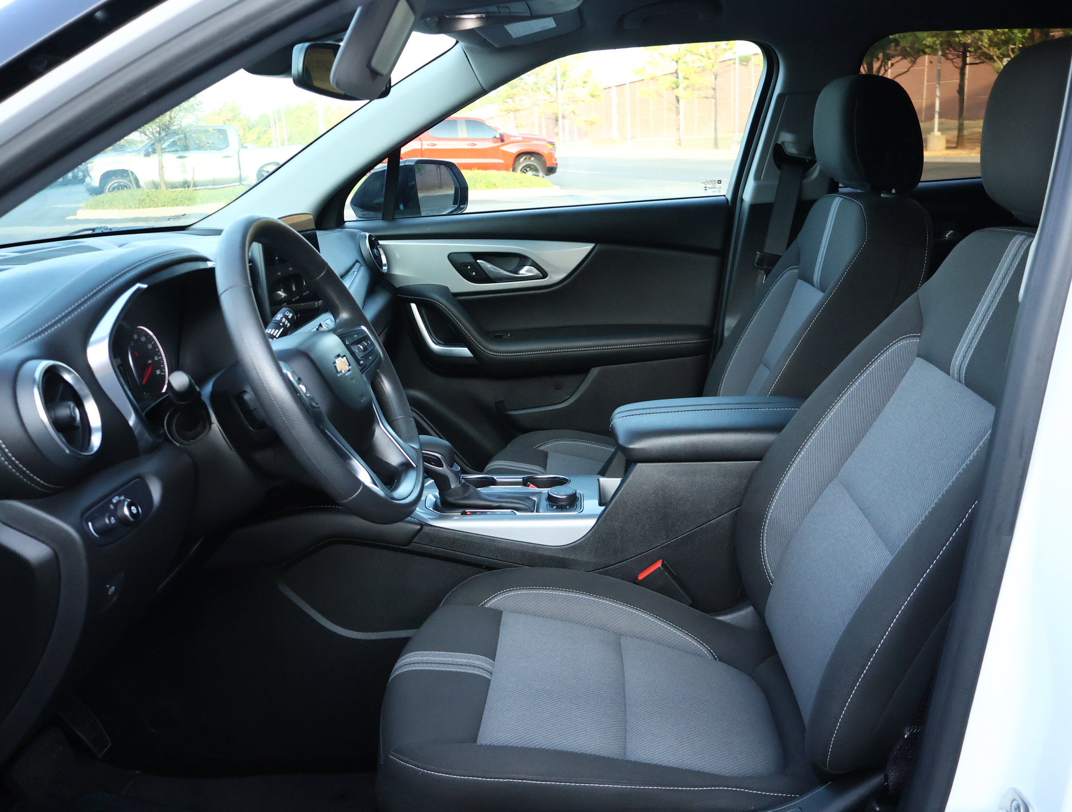 Used 2024 Chevrolet Blazer LT w/ Convenience Package FWD image 11