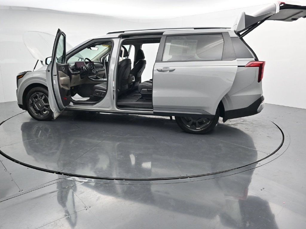 Used 2025 Kia Carnival EX FWD image 39
