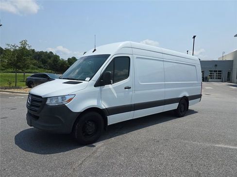 Used 2022 Mercedes-Benz Sprinter 2500 image 11