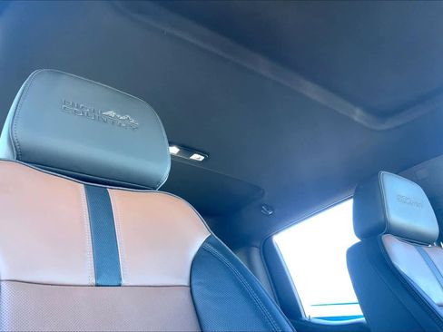 Used 2022 Chevrolet Silverado 1500 High Country w/ Technology Package image 14