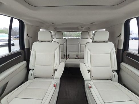 Used 2021 GMC Yukon XL Denali w/ Denali Premium Package image 22