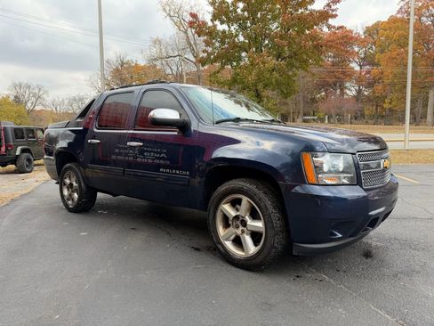 Used 2012 Chevrolet Avalanche LT w/ All-Star Edition image 3