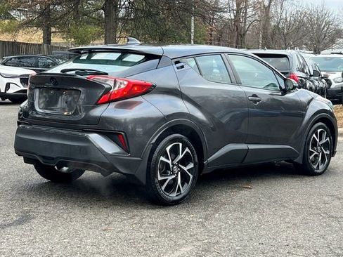 Used 2021 Toyota C-HR XLE image 5