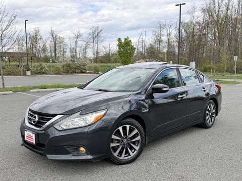 Used 2016 Nissan Altima 2.5 SV w/ Convenience Package image 1