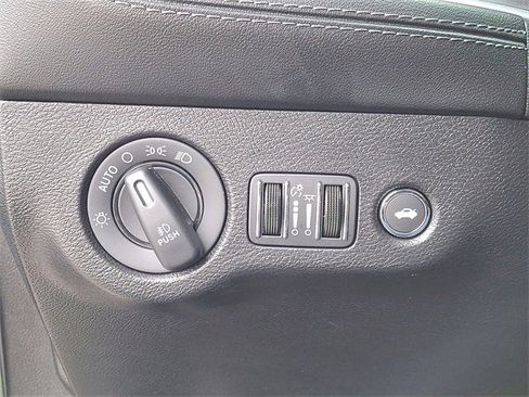 Used 2022 Dodge Challenger R/T w/ Plus Package image 25