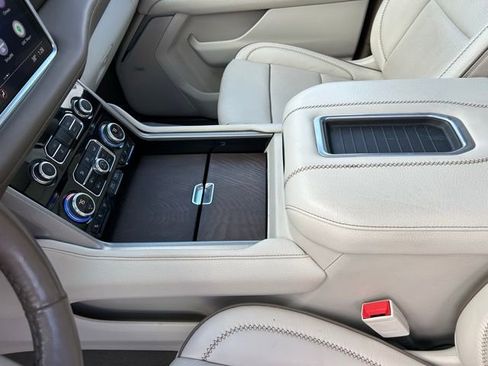 Used 2021 GMC Yukon Denali w/ Denali Premium Package image 35