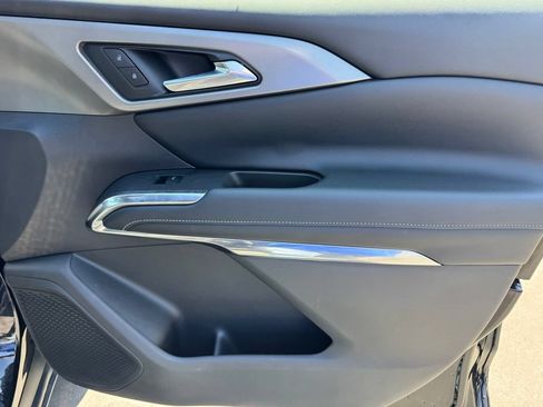 New 2026 Chevrolet Traverse LT w/ Driver Confidence Package FWD image 9