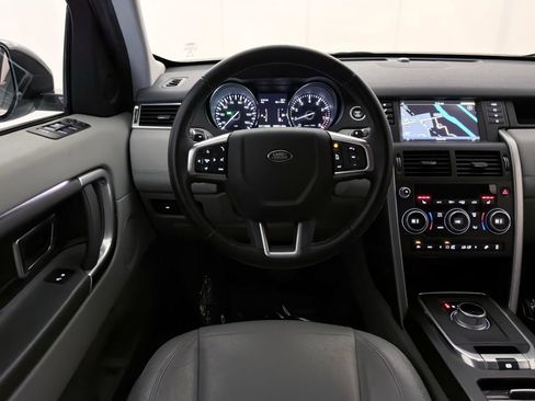 Used 2016 Land Rover Discovery Sport SE image 29