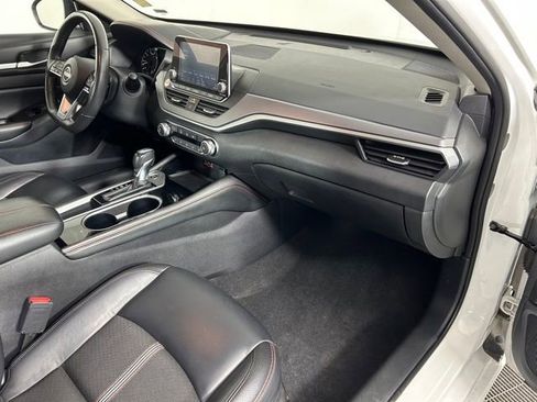 Used 2024 Nissan Altima 2.5 SR FWD image 8