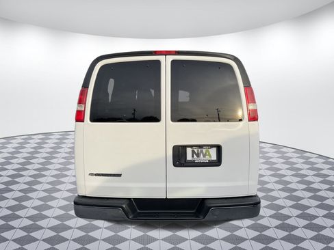 Used 2019 Chevrolet Express 2500 LT w/ LT Preferred Equipment Group image 4