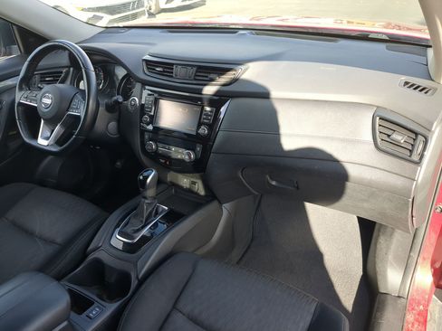 Used 2017 Nissan Rogue SV w/ SV Premium Package image 35