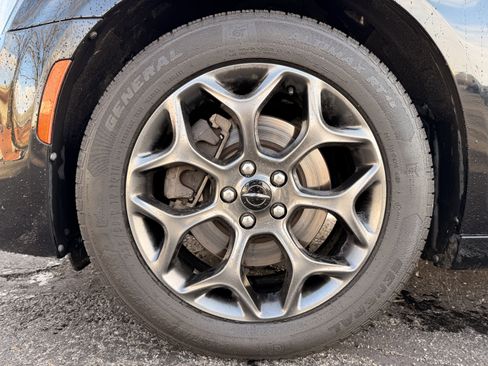 Used 2018 Chrysler 300 S w/ 300S Premium Group image 10