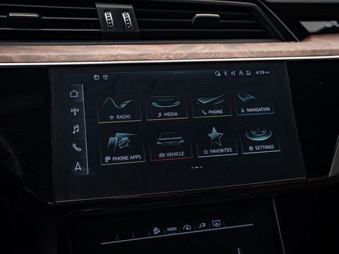 Used 2022 Audi e-tron Premium w/ Convenience Plus Package image 33