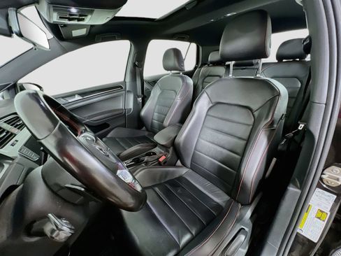 Used 2017 Volkswagen GTI SE FWD image 11