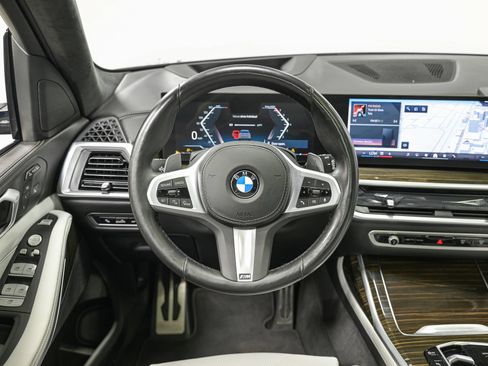 Used 2024 BMW X7 xDrive40i w/ M Sport Package AWD/4WD image 16
