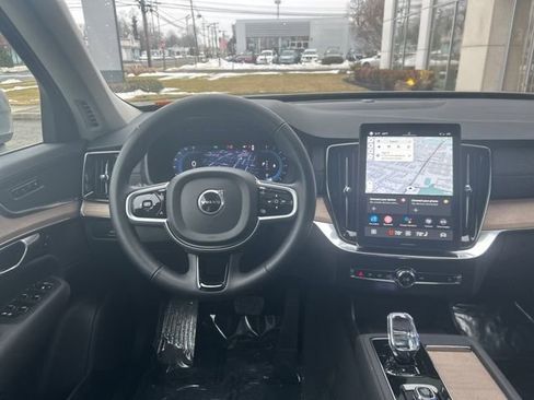 Used 2025 Volvo XC90 B6 Plus image 19