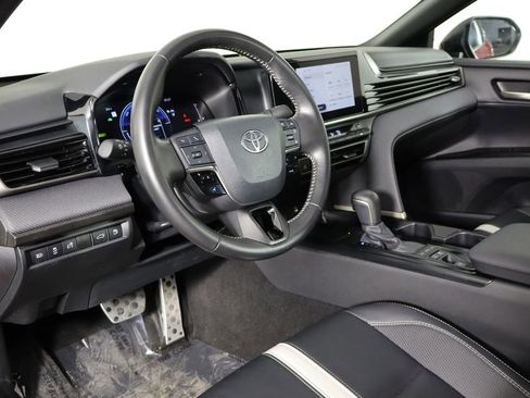 Used 2025 Toyota Camry SE image 25