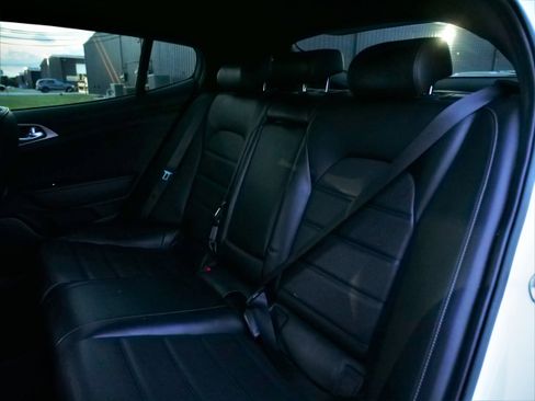 Used 2018 Kia Stinger GT2 image 34