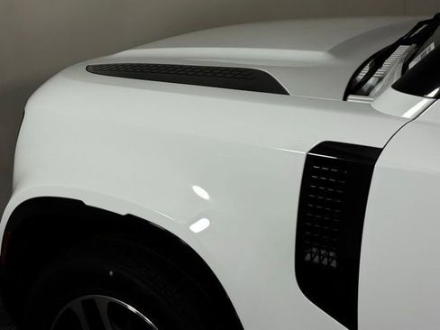 New 2026 Land Rover Defender 110 X-Dynamic SE image 10