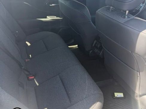 Used 2023 Toyota Crown XLE image 9