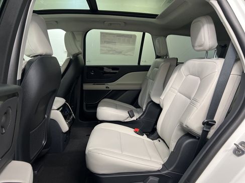 New 2026 Lincoln Aviator AWD image 34