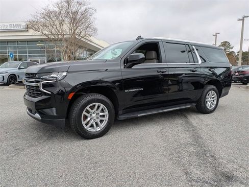 Used 2023 Chevrolet Suburban LT image 9