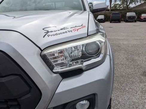 Used 2017 Toyota Tacoma SR5 w/ Tow Package image 9