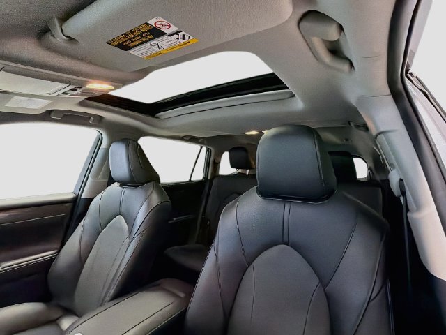 Used 2026 Toyota Highlander Limited AWD/4WD image 18