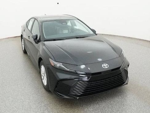 New 2026 Toyota Camry Hybrid FWD image 13