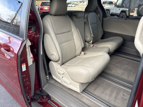 Used 2015 Toyota Sienna XLE 8 Passenger 4dr Mini Van image 49